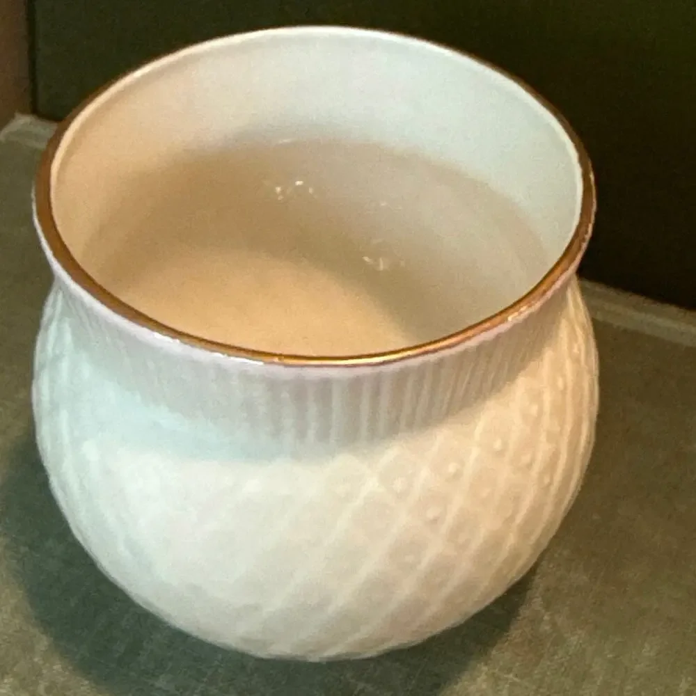 Belleek tint décor 3”